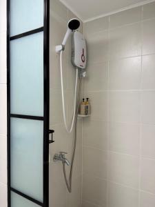 The UrbanNest - 1BR mountain view condo at Marina Spatial