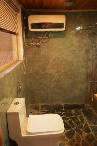 Astro Orchard Glamps and Hostels