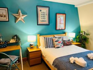 Pebble Mews House By My Getaways Parking