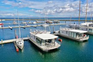 Exclusives Hausboot, 2 xSchlafzimmer, Küche, 1xBad, 1xGäste Wc, Parkplatz, Sonnenterrasse