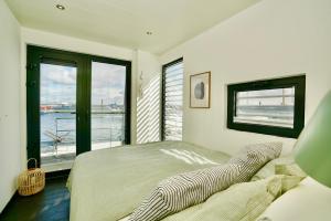 Exclusives Hausboot, 2 xSchlafzimmer, Küche, 1xBad, 1xGäste Wc, Parkplatz, Sonnenterrasse