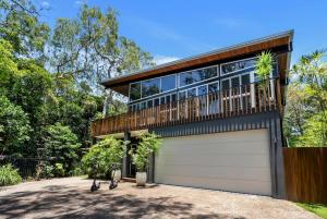 Belle Escapes Rainforest Shore