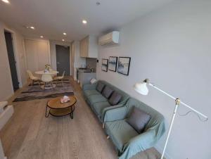 Comfy and warm 2BR Apt at Parkville
