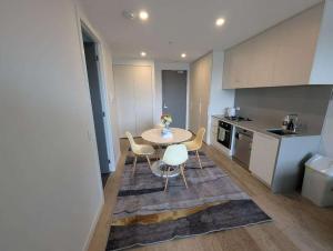 Comfy and warm 2BR Apt at Parkville