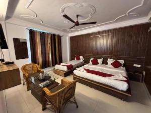 Hotel Indra Palace- 100m from Ganga Ghat