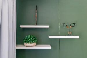 Ellipse Waterfall - Luxe Urban Escape