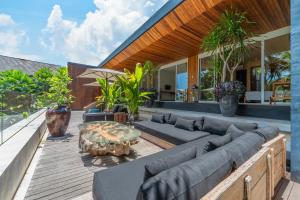 Villa Sandro - 3BR Escape, Lush Jungle Views & Pool