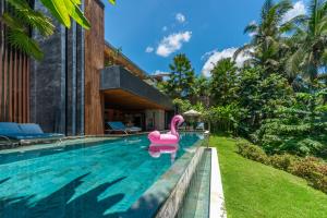 Villa Sandro - 3BR Escape, Lush Jungle Views & Pool
