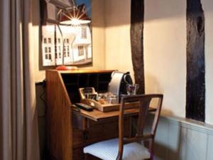 Double Room - Ensuite with Shower room in The Cross Keys
