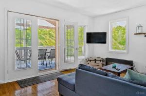 Lake Access - Private Spa - Pool table - Rustique