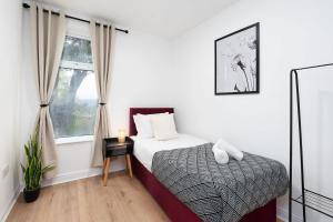 4 Bed 2 Bath sleeps 9