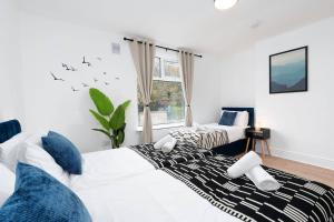 4 Bed 2 Bath sleeps 9