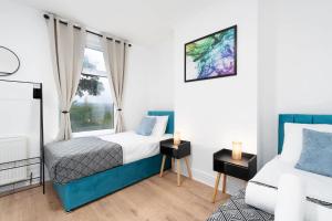 4 Bed 2 Bath sleeps 9