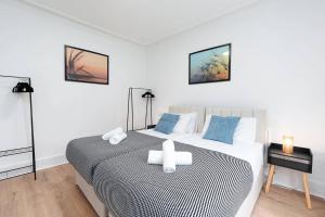 4 Bed 2 Bath sleeps 9