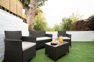 4 Bed 2 Bath sleeps 9