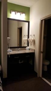 Queen Room with Accessible Tub - Accessible/Non-Smoking room in Sleep Inn Henderson