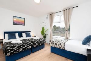 4 Bed 2 Bath sleeps 9