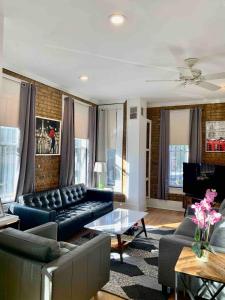 Prime DC 3BR 2Story Home - 95WalkScore Steps to Cafes Dining Nightlife Grocery Metro - Close to Downtown
