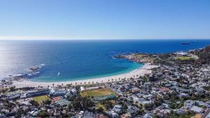 Jetliner Camps Bay Postcard Panorama Views
