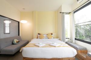 Private 6 Bedroom - Mellow Yellow Villa