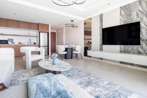 Frank Porter - Palace Beach Residence