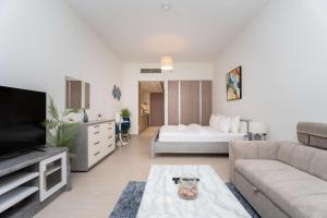 Modern Marina Studio w City Views & King Bed