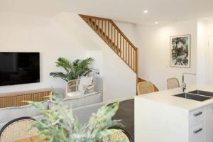 Bright 3-Bed Home with Private Courtyard