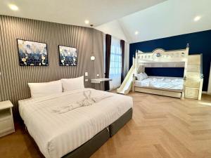 Zenzio Glass Pool Villa - Chiangmai