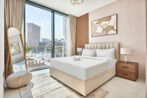 STAY BY LATINEM Luxury 3BR Holiday Home CA 0702 Near Burj Khalifa