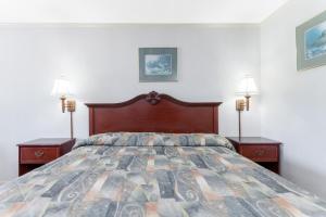 Room #50967717 room in Knights Inn Point South Yemassee