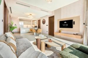 STAY BY LATINEM Luxury 3BR Holiday Home CA 0702 Near Burj Khalifa