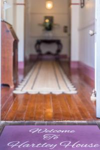 Pacefull Coastal Antique Home Close to Beach Shops