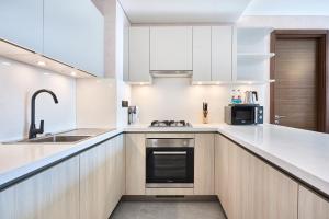 STAY BY LATINEM Luxury 3BR Holiday Home CA 0702 Near Burj Khalifa