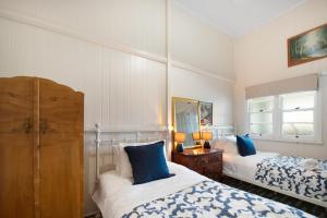 Pacefull Coastal Antique Home Close to Beach Shops