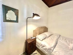 Chic Double Room Shared Bungalow near LRT SS1 PJ