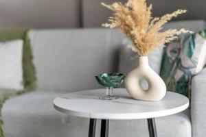 Stylish 1BR in the heart of Dubai - easy walk by the canal