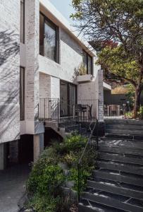 Modern luxury apartment in Upper Tamboerskloof