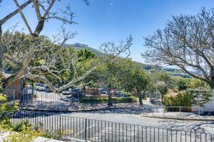 Modern luxury apartment in Upper Tamboerskloof