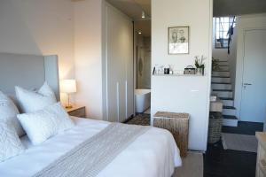 Modern luxury apartment in Upper Tamboerskloof