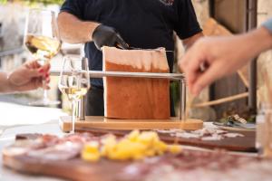 Holiday Home PrLukčevih with 4 Bedrooms & Sauna