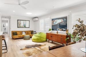 Family Home Near Cafes and Surf Beaches