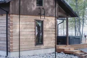 Iisland Usva, seaside house with sauna and jacuzzi