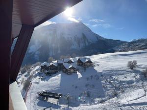 LE CORBIER Vue pistes Studio 5 personnes entièrement rénové et labellisé Qualité Hébergement Sybelles