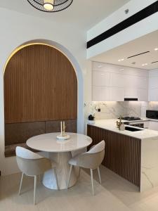 High floor luxury apartment JVC