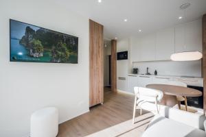 Petrovdom Apartments 4-47 Building 9, in RC Fayna Town, 2 Salyutna Street