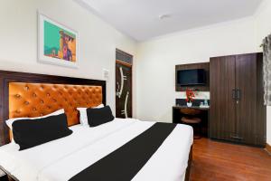 Super Collection O Alambagh Formerly BM Palace