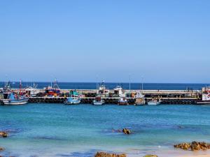 Kalk Bay 1-Bed at Windsor Lodge near Harbour