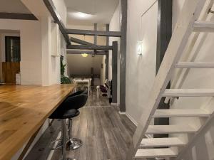 Workers Dream Apartment-7 BR-3 Bath