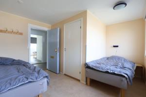 Workers Villa - 12 Guests - 6 BR - 7 Bath - Parking