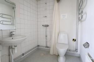 Workers Villa - 12 Guests - 6 BR - 7 Bath - Parking